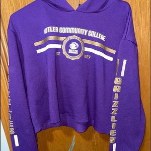 womens large butler cropped hoodie